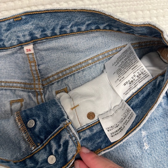 Levi’s Original Medium Wash Miniskirt (26) - Picture 3 of 3